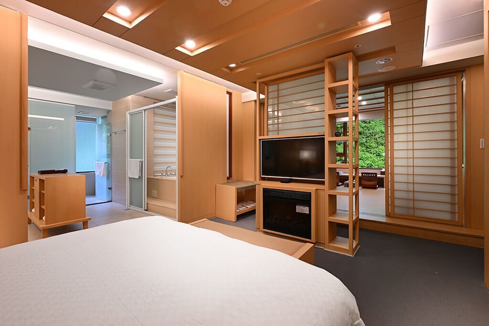 Modern Building-Executive Suite photo 2