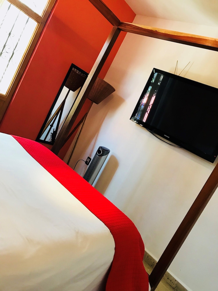 Deluxe Suite, 1 Queen Bed, Terrace photo 3