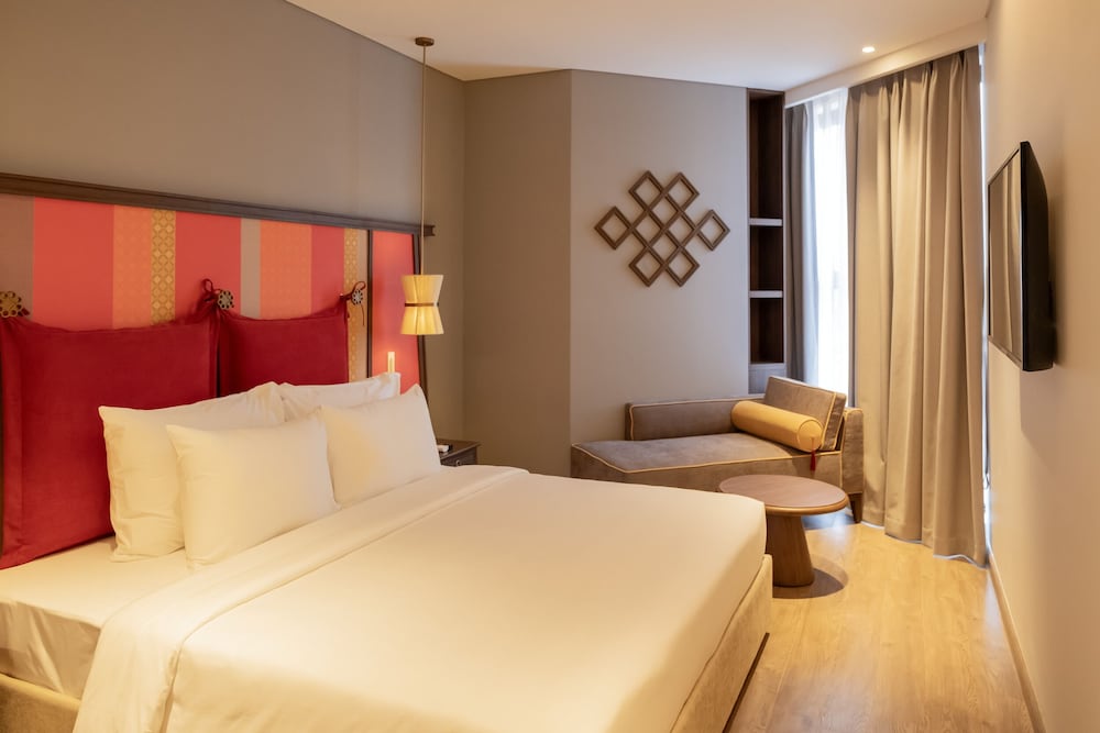 Comfort Single Room, 1 King Bed With Sofa Bed, Partial Ocean View, Sea Facing