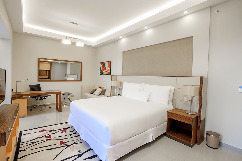 Superior Studio, 1 King Bed, Pool View - Photo 7