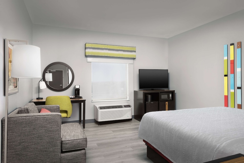 Room, 1 King Bed, Refrigerator
