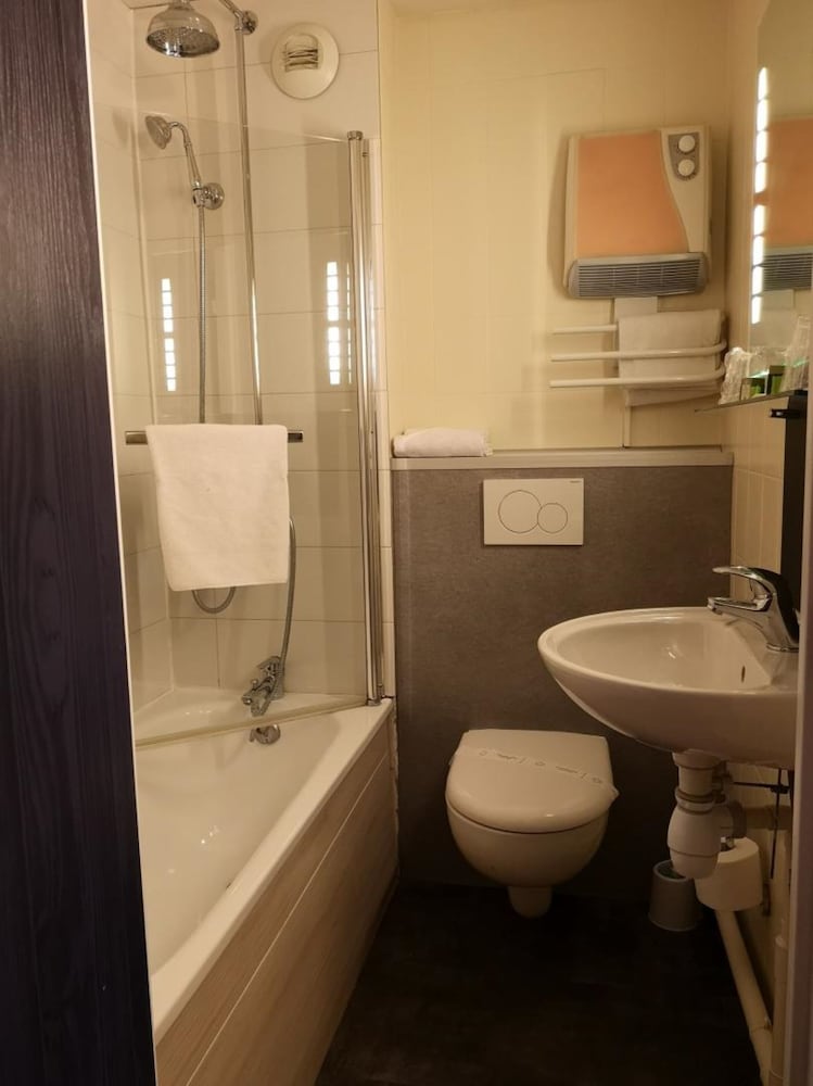 Standard Quadruple Room, 2 Bedrooms (Adjacent) photo 2