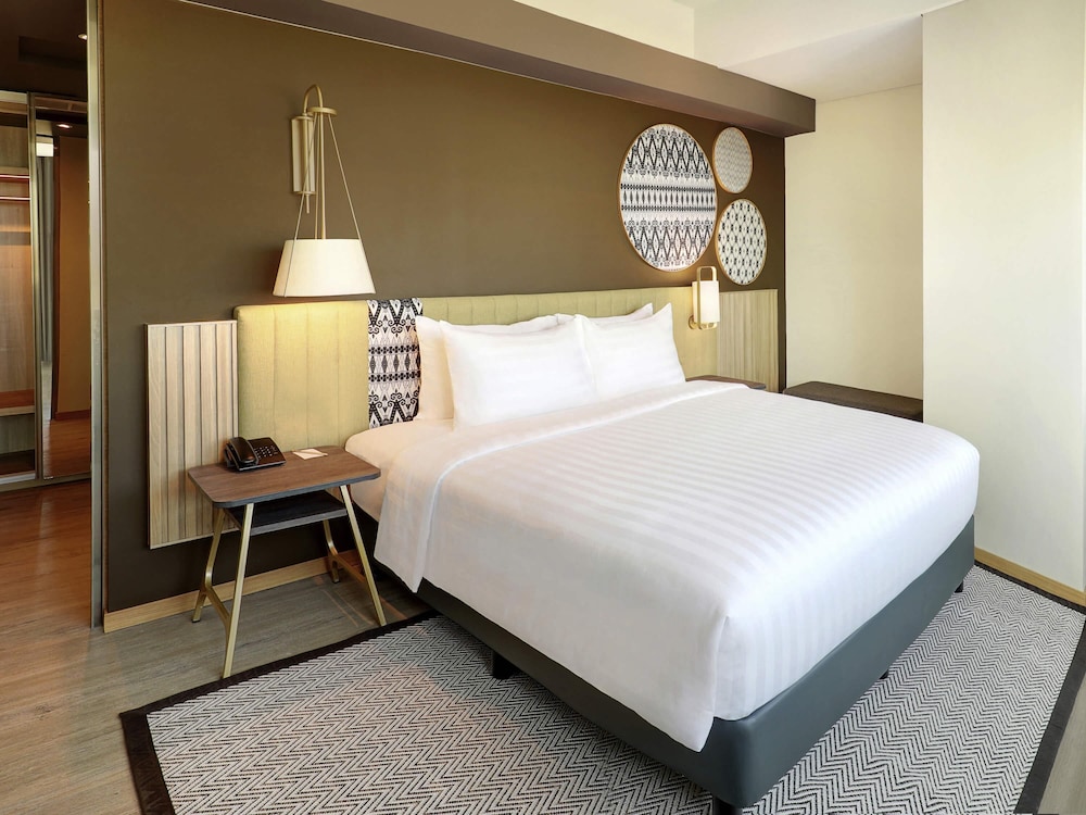 Executive Suite, 1 King Bed with Sofa bed - Photo 2