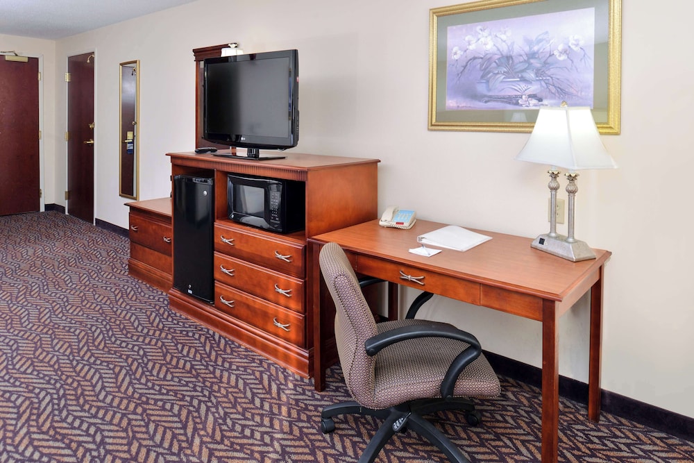 Room, 1 King Bed, Accessible - Photo 2