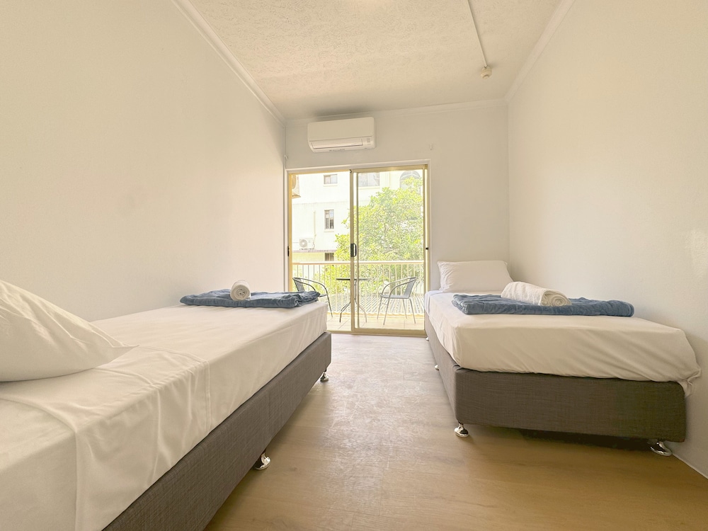 Single Beds/King Size with Balcony photo 2