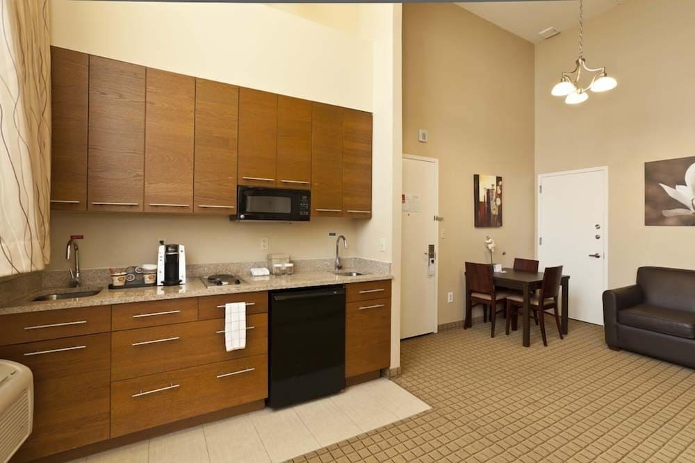 Suite, 2 Double Beds - Photo 7
