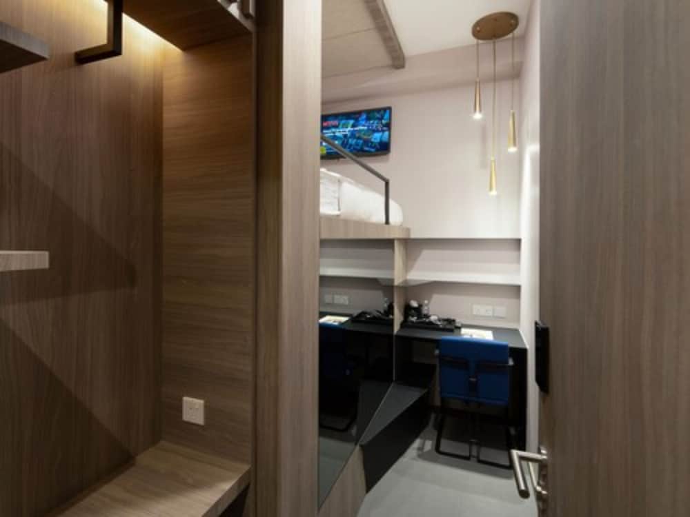 Cabin M, Shared bathroom