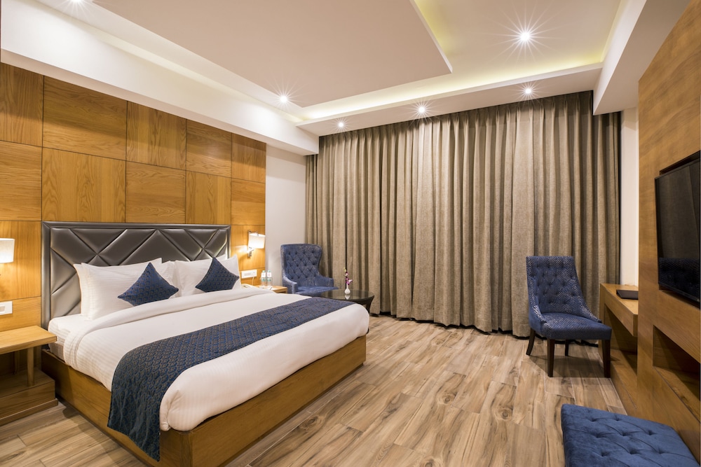 Executive Room, 1 King Bed, City View photo 3