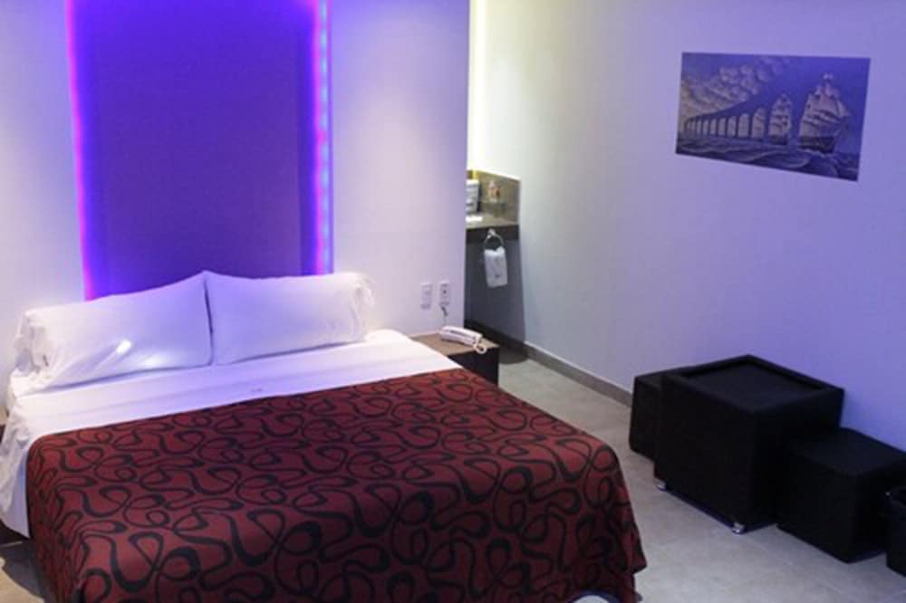 Romantic Suite, 1 King Bed, Hot Tub photo 3