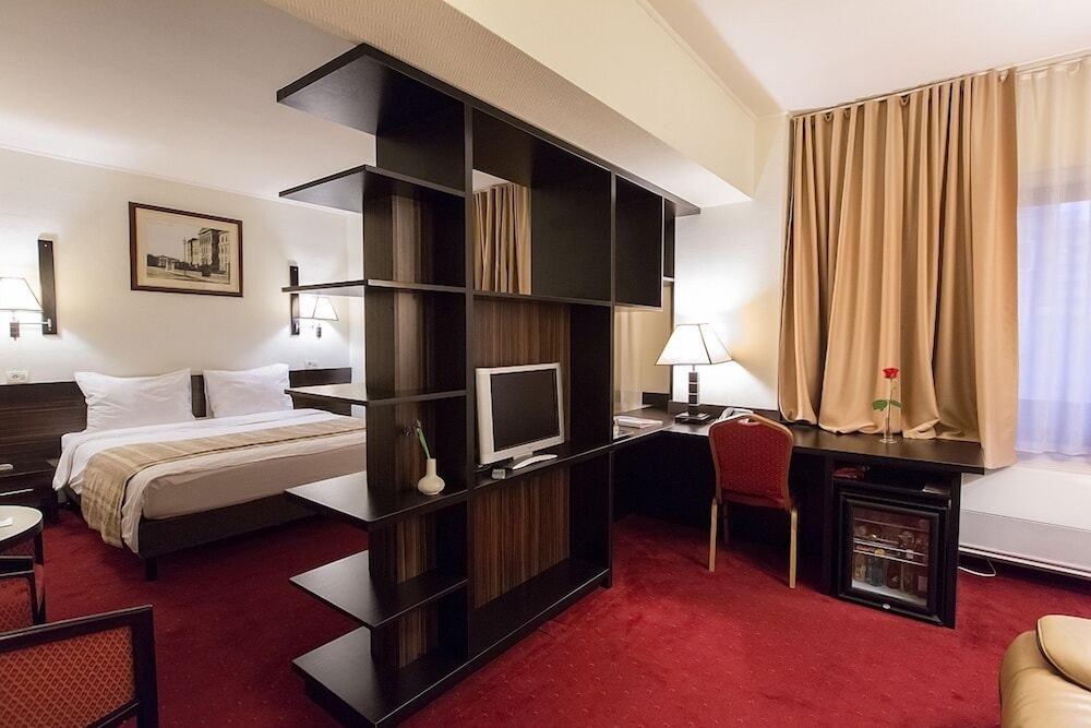 Junior Suite, 1 Queen Bed photo 3