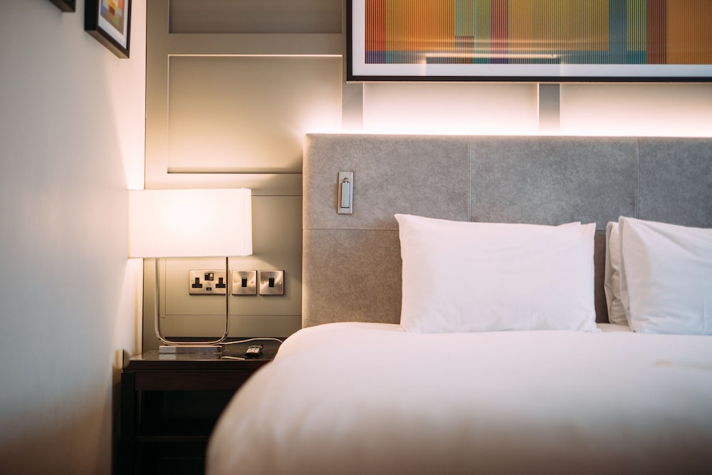 Suite, 1 Bedroom - Photo 2