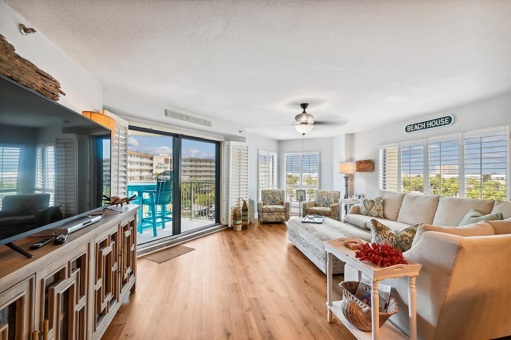 Condo, 3 Bedrooms