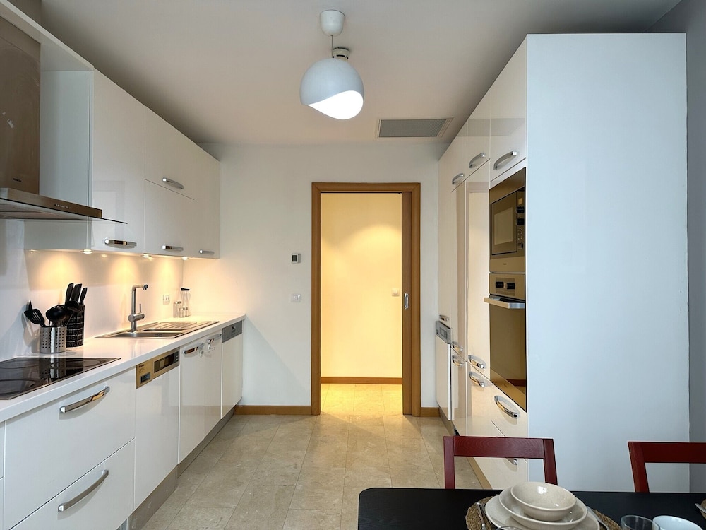 Standard Apartment, 3 Bedrooms, City View photo 2