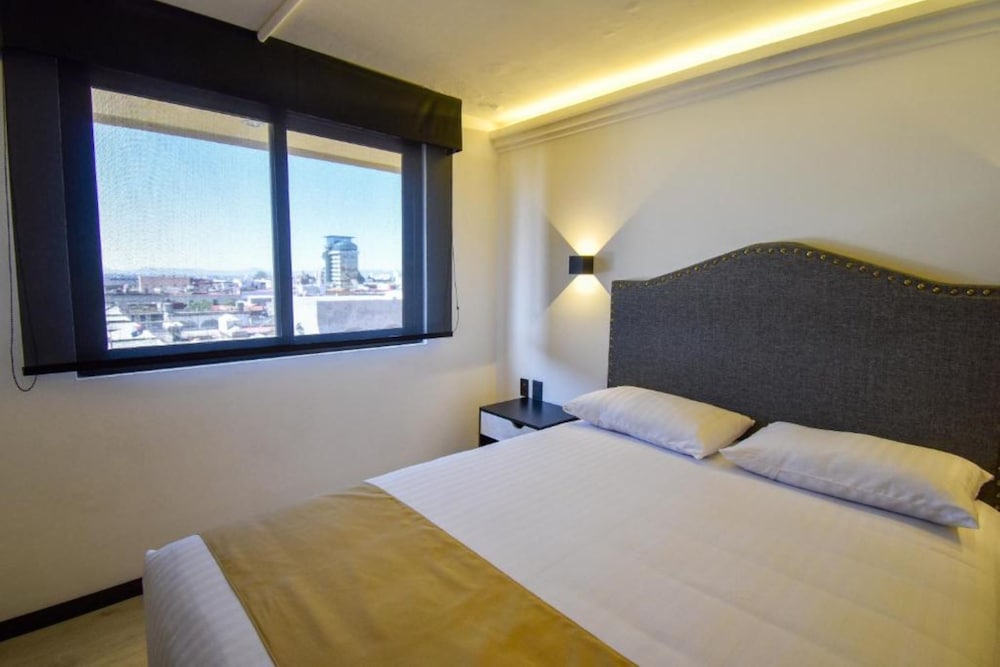 Room, 1 Queen Bed, City View photo 3