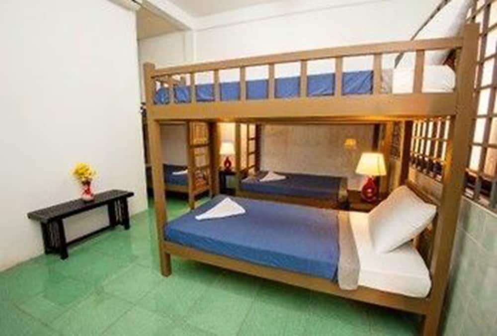 Bed in 12 beds, Mixed Dorm photo 2