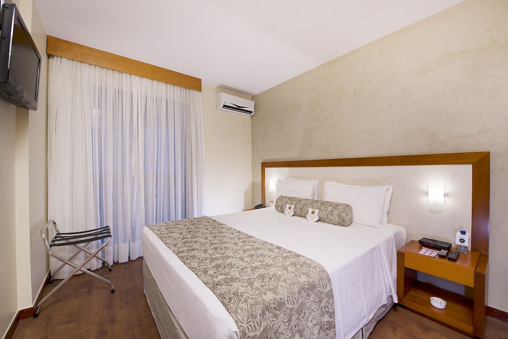 Deluxe Suite, 1 Queen Bed with Sofa bed - Photo 4