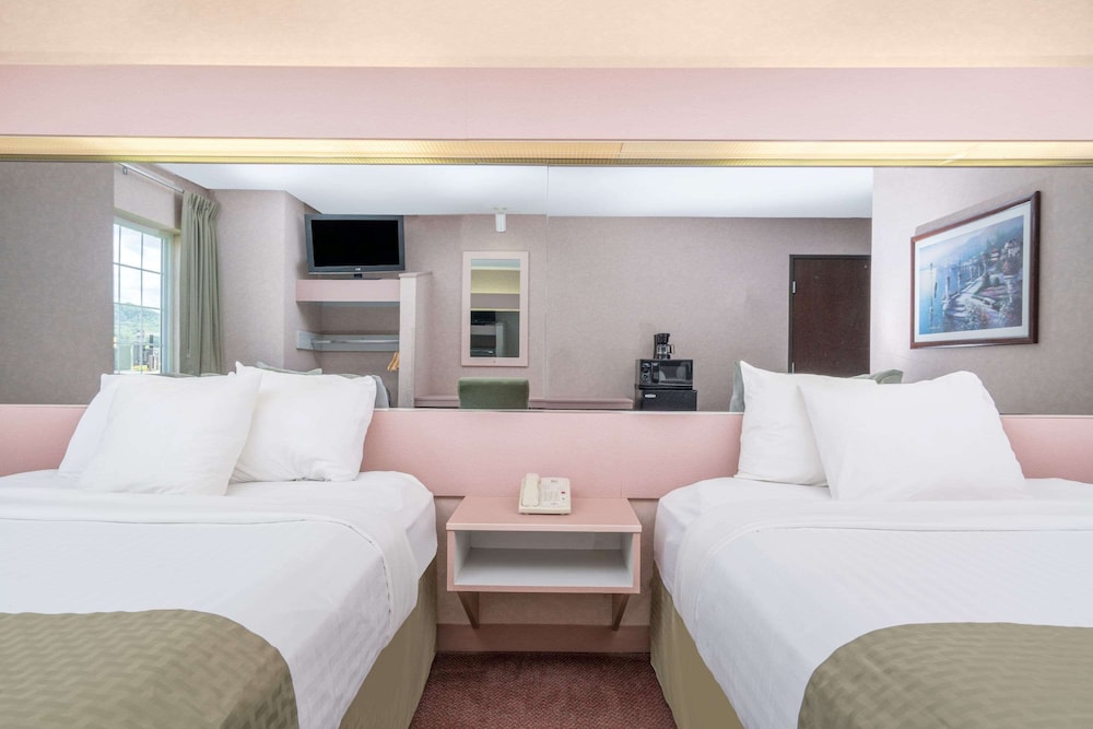 Standard Room, 2 Queen Beds - Photo 2