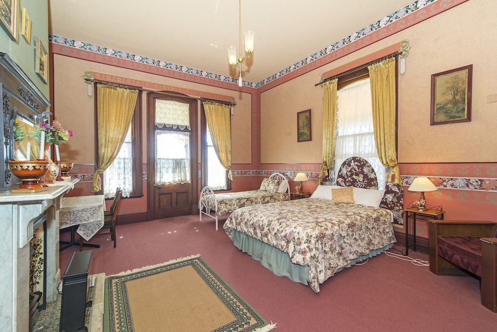 Standard Room, Non Smoking, Balcony (Napoleon Room) photo 3