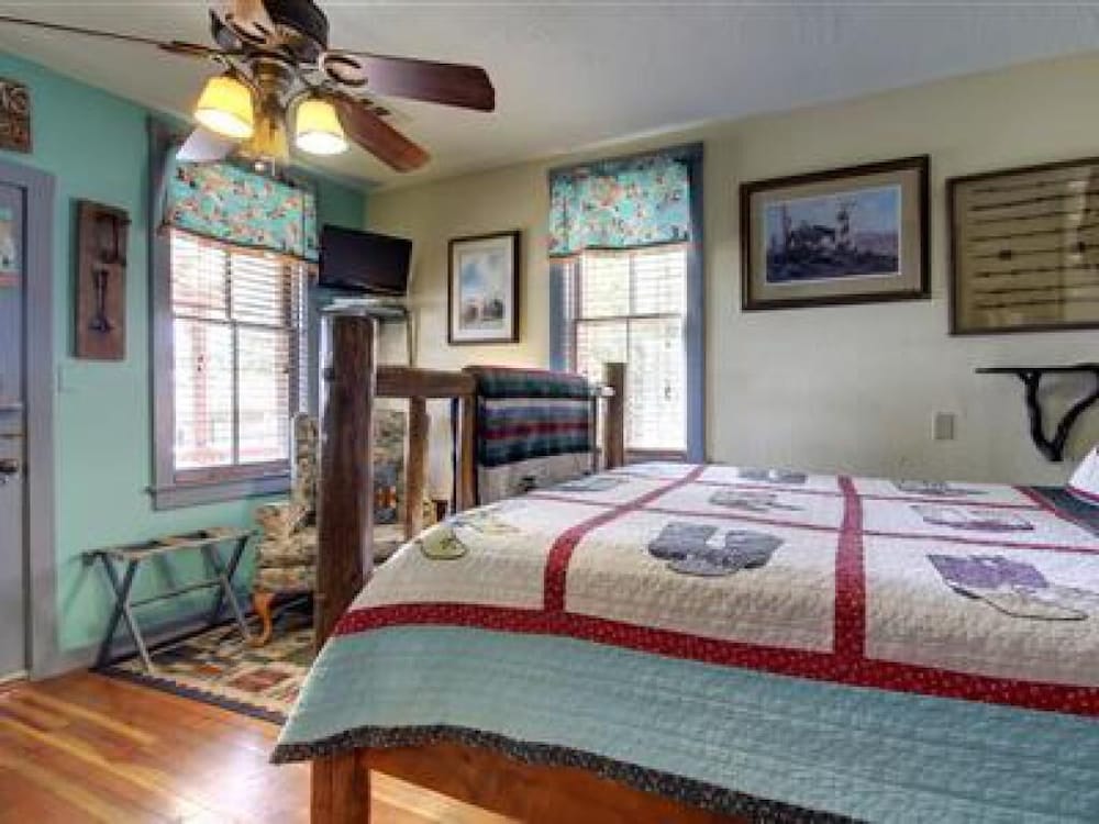 Standard Double Room, Ensuite, Mountain View (Western ) photo 2