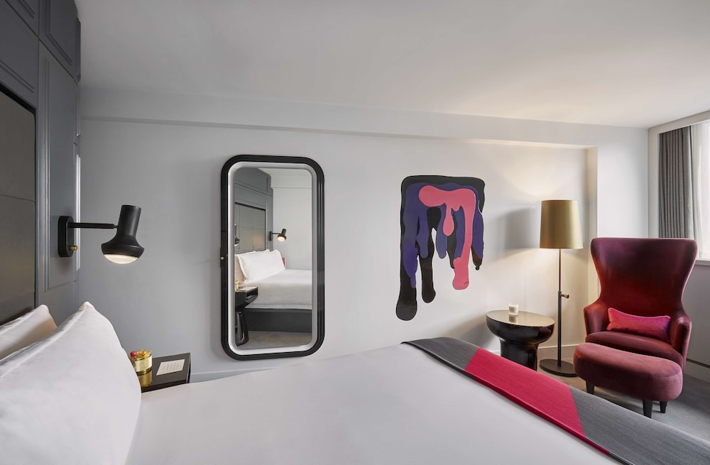 Superior Room, 1 Queen Bed, City View