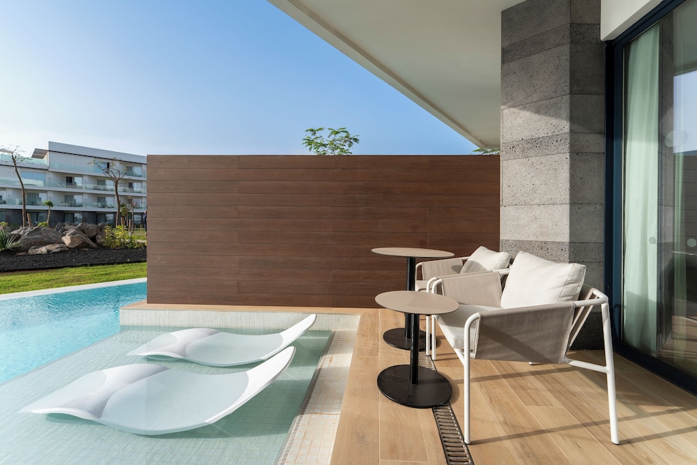 Superior Room (Swim Up) - Photo 7