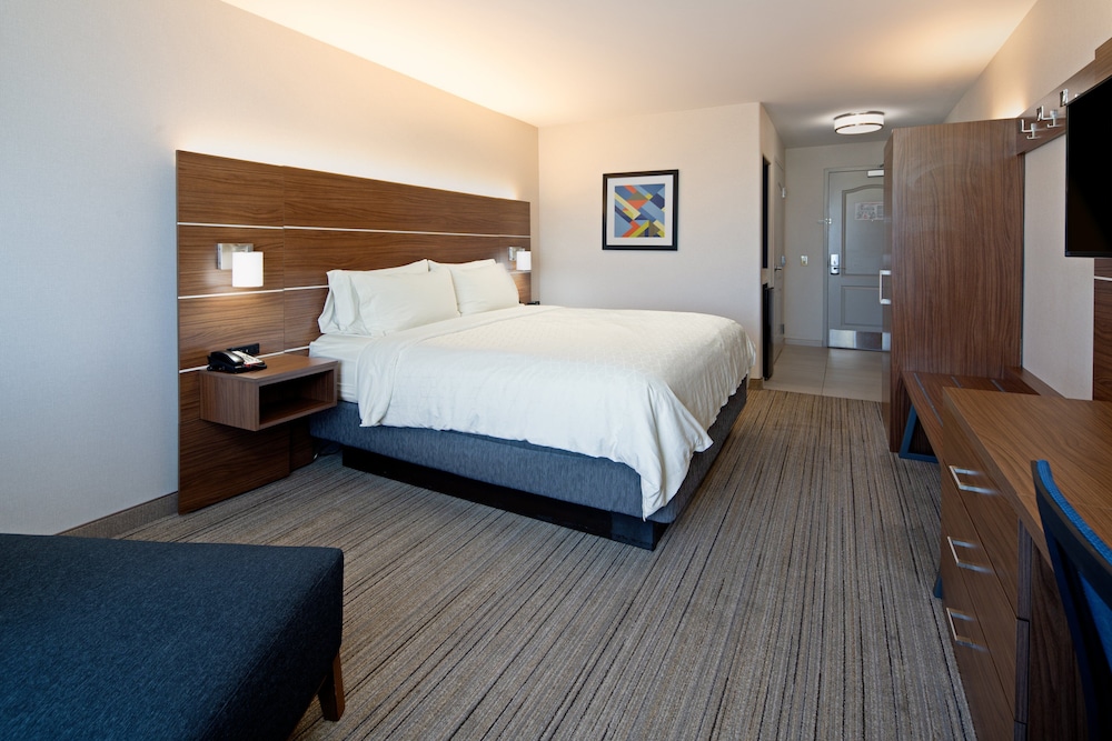 Standard Room, 1 King Bed, Accessible (Mobility, Accessible Tub) - Photo 2