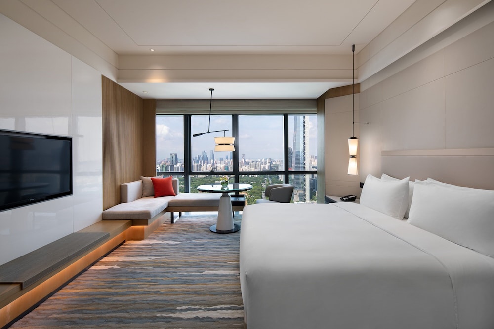Suite, 1 King Bed, Club Lounge Access (Chairman)