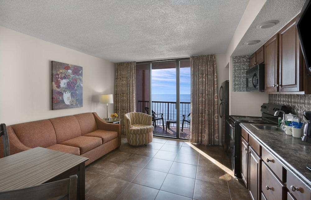 Oceanfront King Executive Suite photo 1