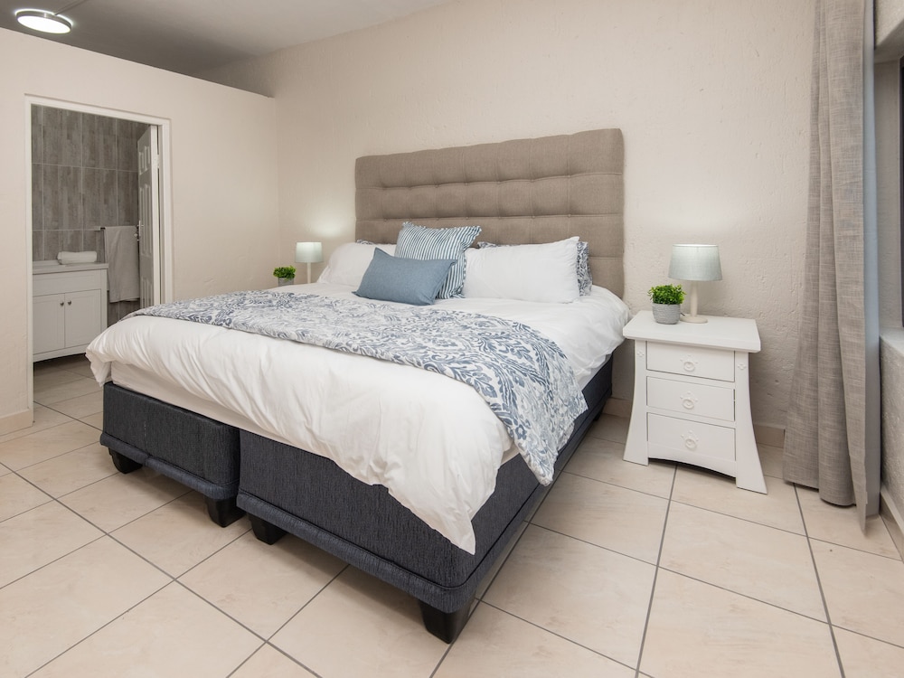 Dolphin Suite photo 3