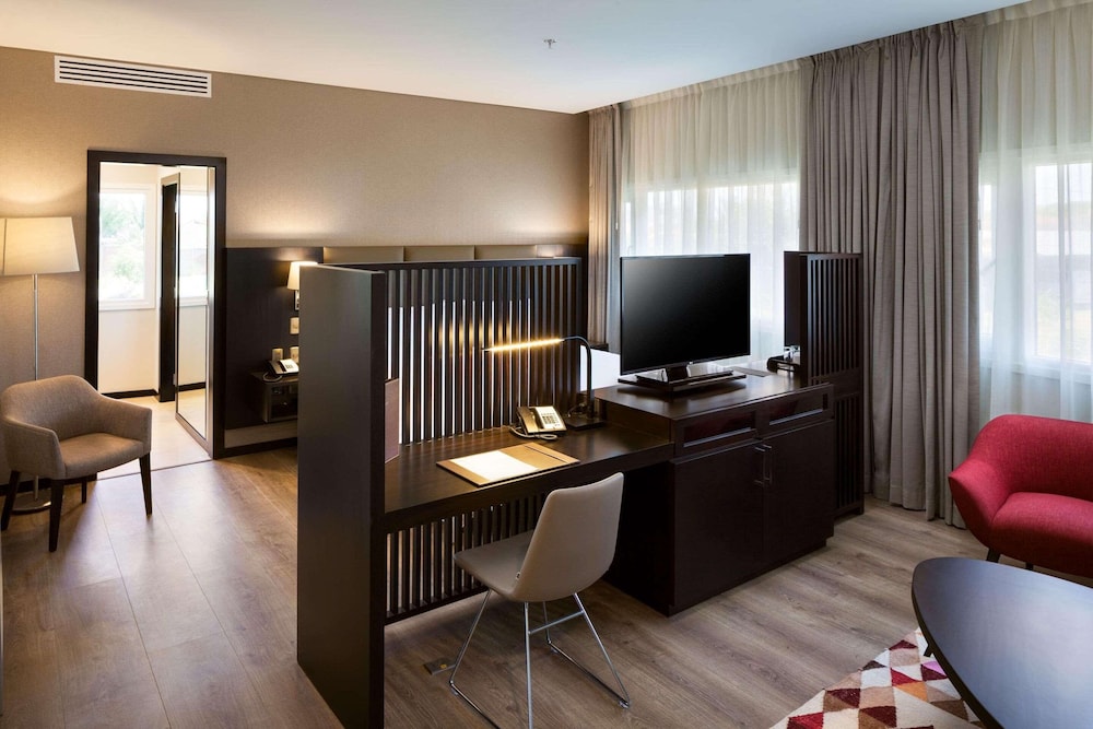 Studio Suite, 1 King Bed, Non Smoking photo 2