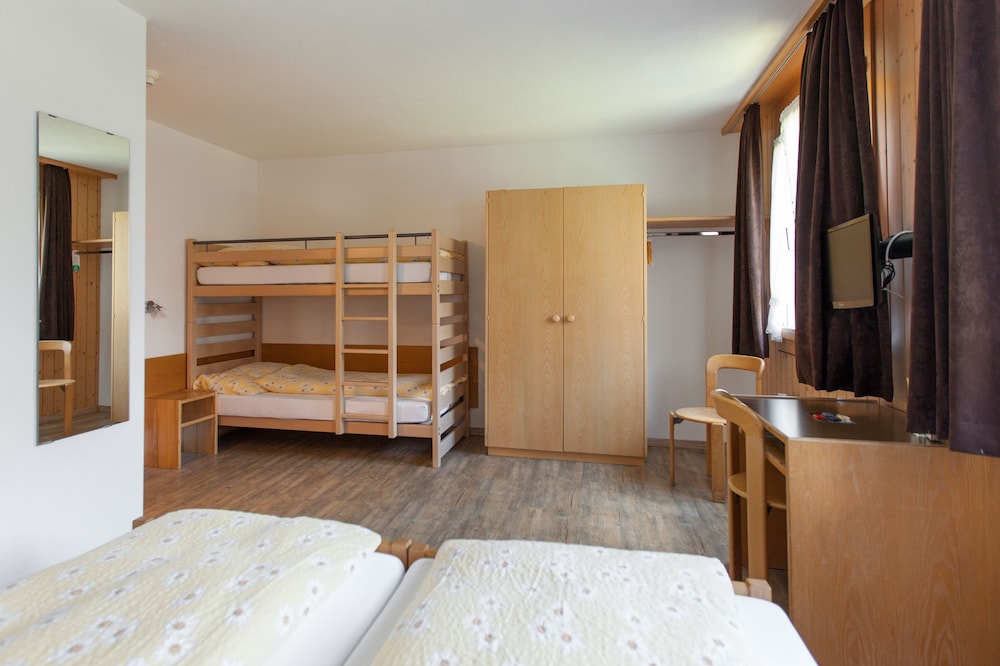 Quadruple Room, Multiple Beds, Non Smoking photo 2