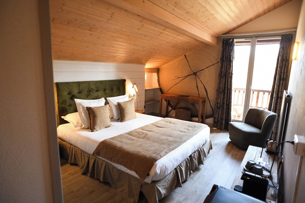 Double or Twin Room, Partial Lake View