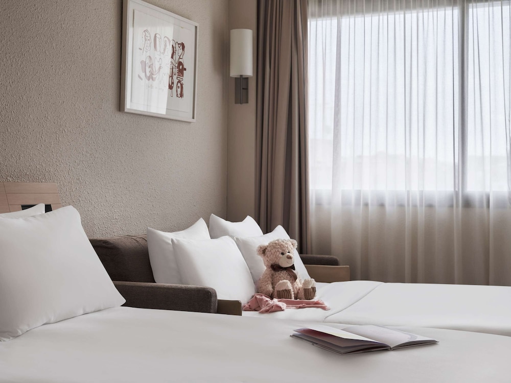 Executive Room, Acropolis View, 1 Double Bed and 1 Double Sofa Bed thumbnail 6