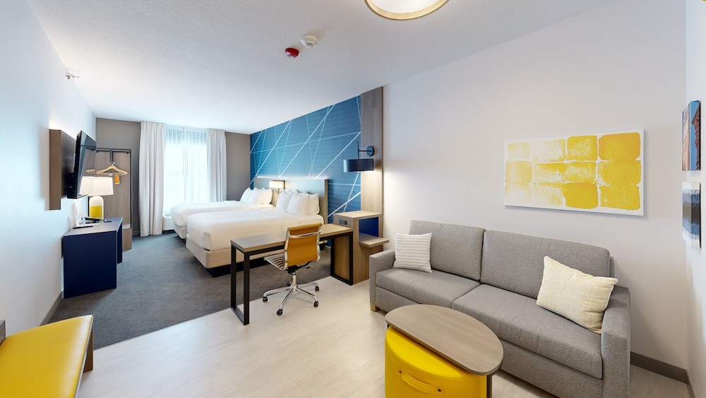 Suite, Multiple Beds, Non Smoking - Photo 2