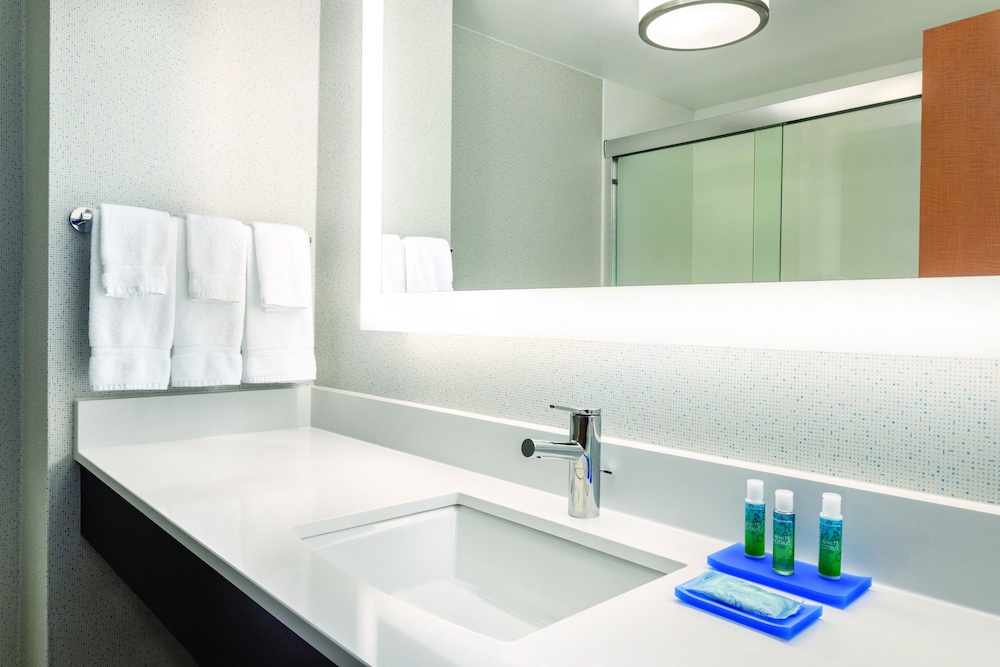 Suite, Multiple Beds (Additional Living Area) - Photo 11