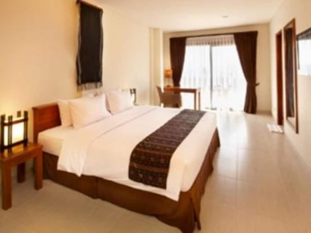 Villa (with Free Return Airport Transfer) photo 3