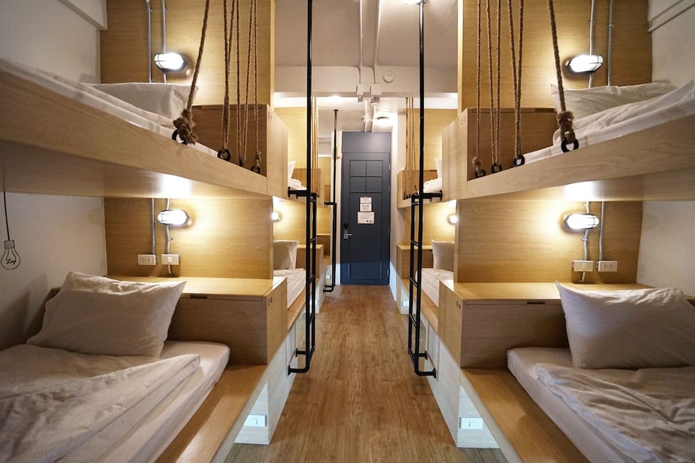 Mixed Dormitory (Share Bathroom) photo 3