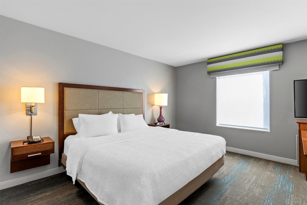 Studio, 1 King Bed, Accessible, Bathtub photo 2