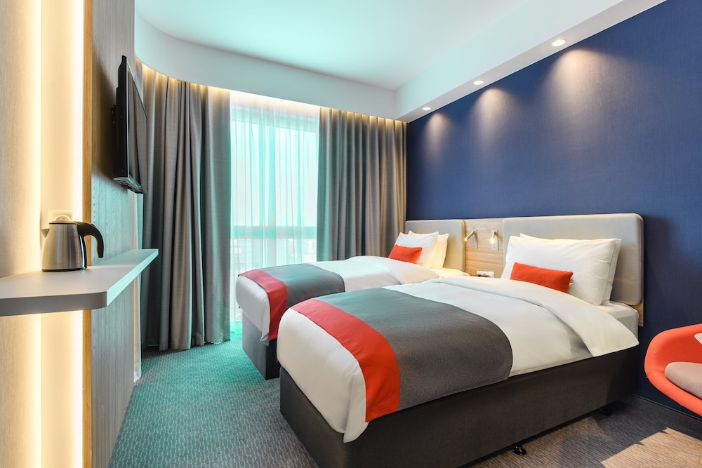 Standard Room, 1 King Bed (Free Breakfast) - Photo 8