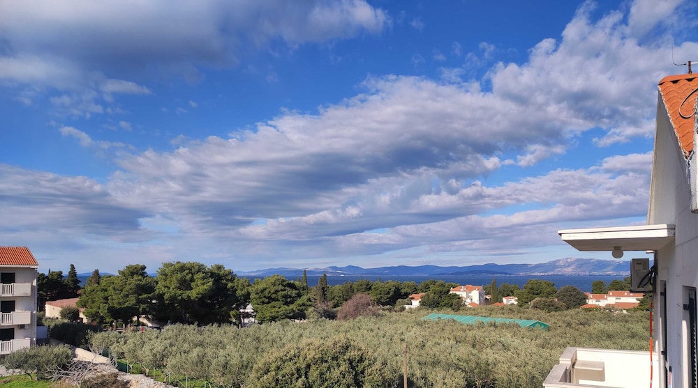 Apartment (Two Bedroom Apartment with Balcony an)