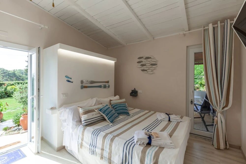 Family Apartment, Multiple Bedrooms (Casa Fra Gli Ulivi with Pool -)