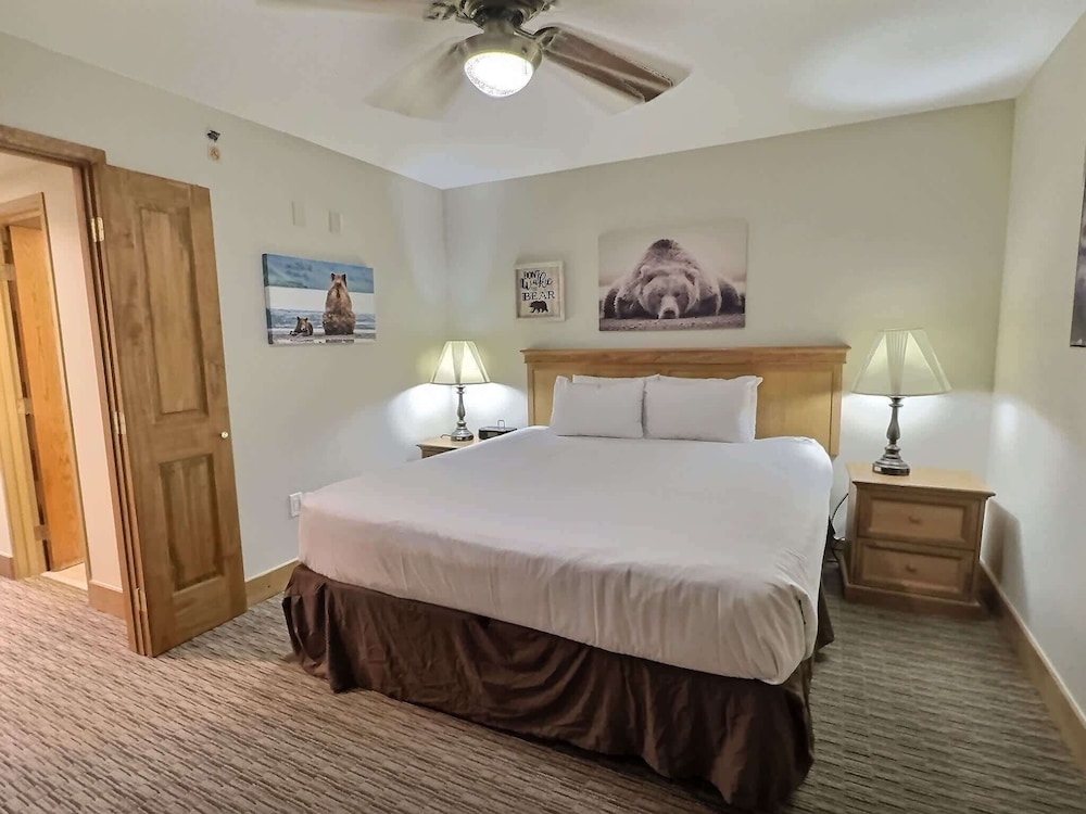 Junior Suite, 1 King Bed with Sofa bed No Resort Fee