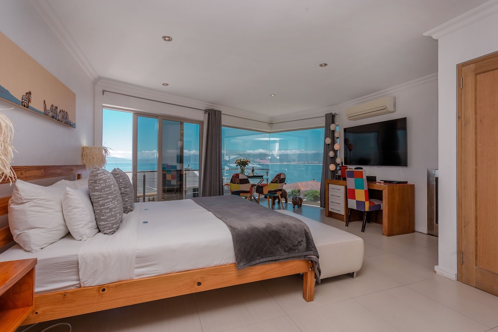 Honeymoon Suite - Photo 1