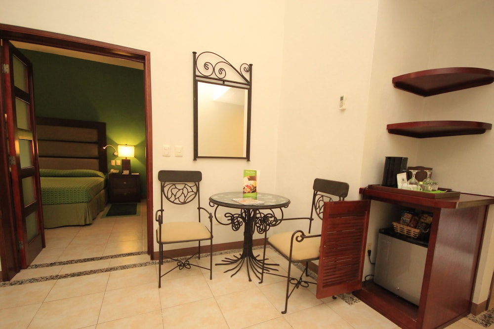 Suite - Photo 2