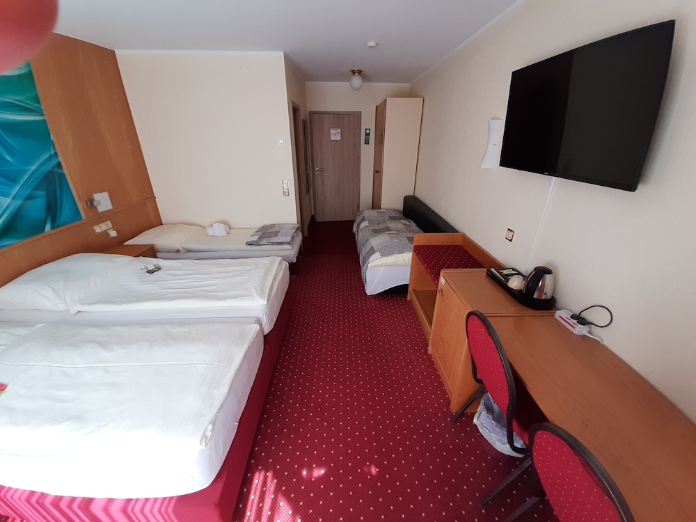 Standard Quadruple Room, Non Smoking, Mezzanine photo 3
