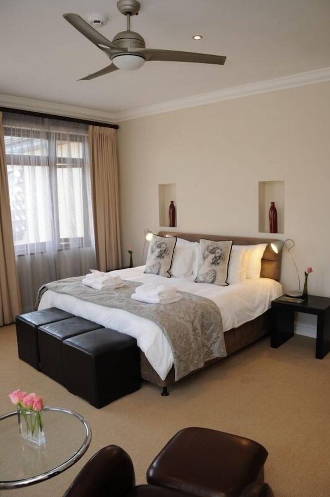 Executive Room - Photo 8