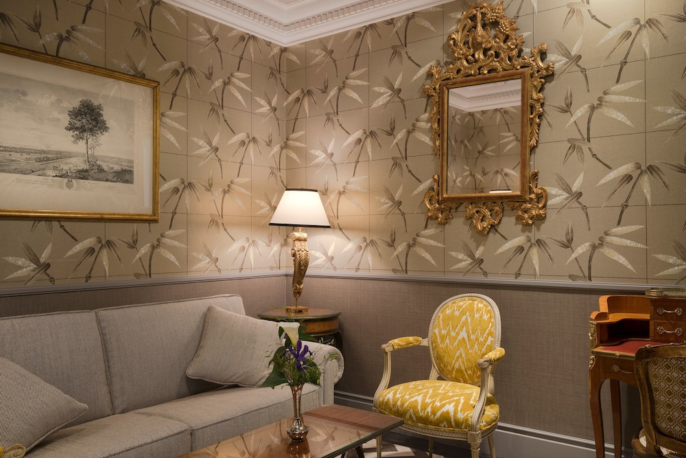Family Room, Connecting Rooms