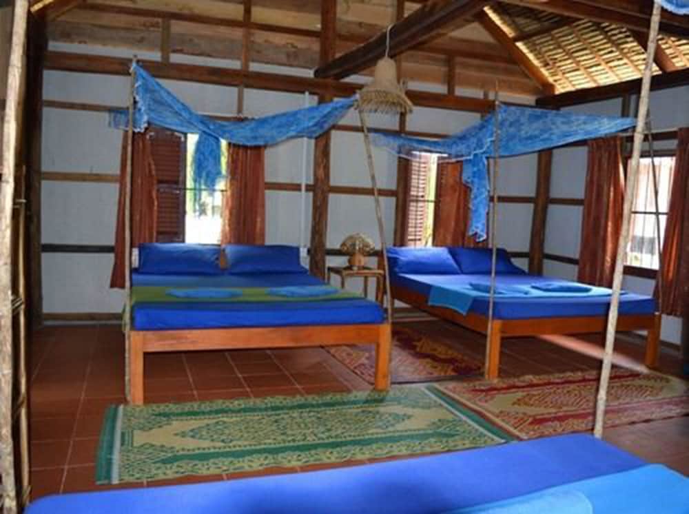 Front Beach Group Bungalow photo 1