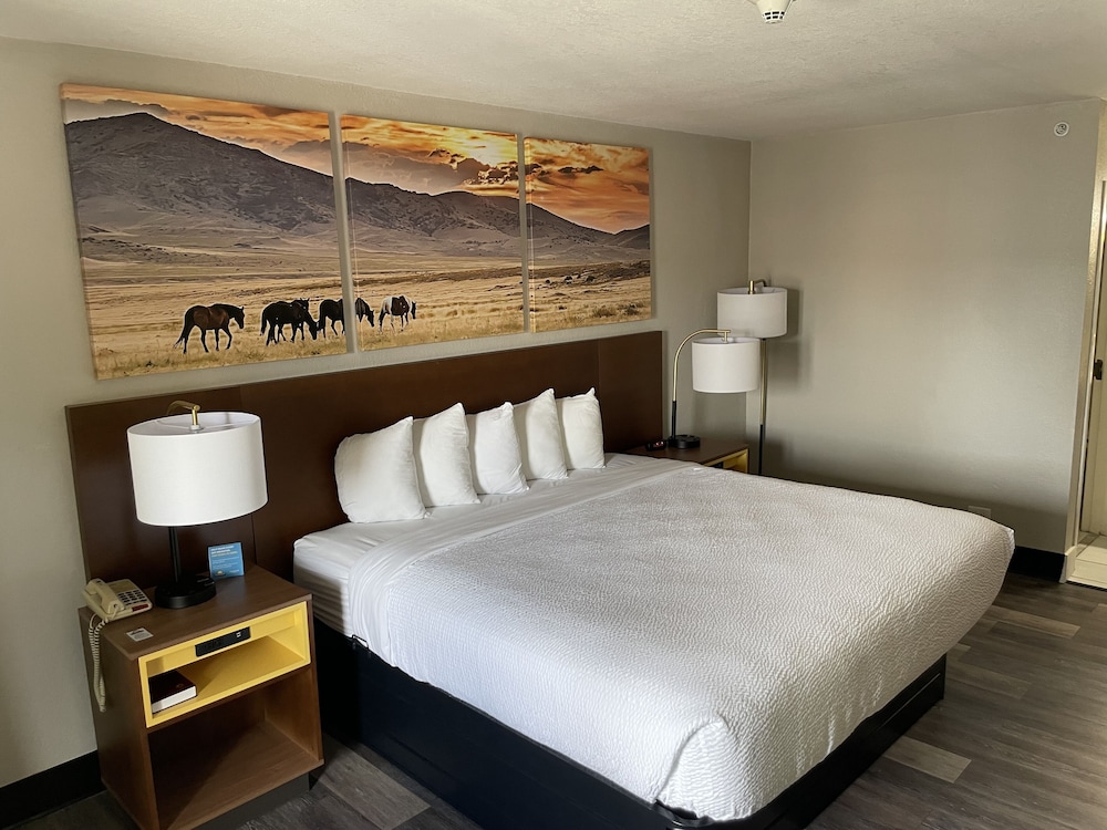 Business Room, 1 King Bed, Non Smoking - Photo 5