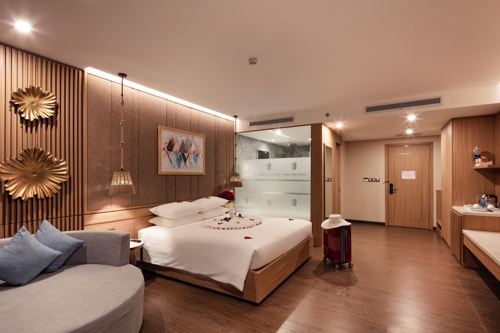 Deluxe Room, Balcony, City View - Photo 18